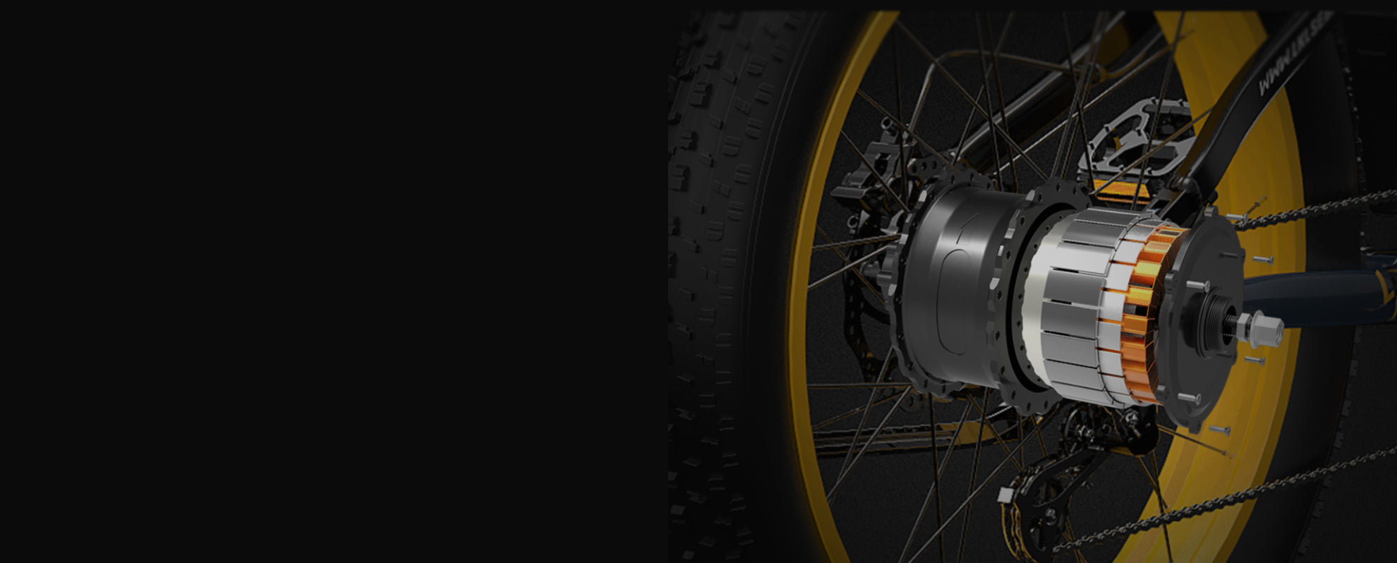 Equipé d'un moteur brushless arrière de 48 V et 1 000 W