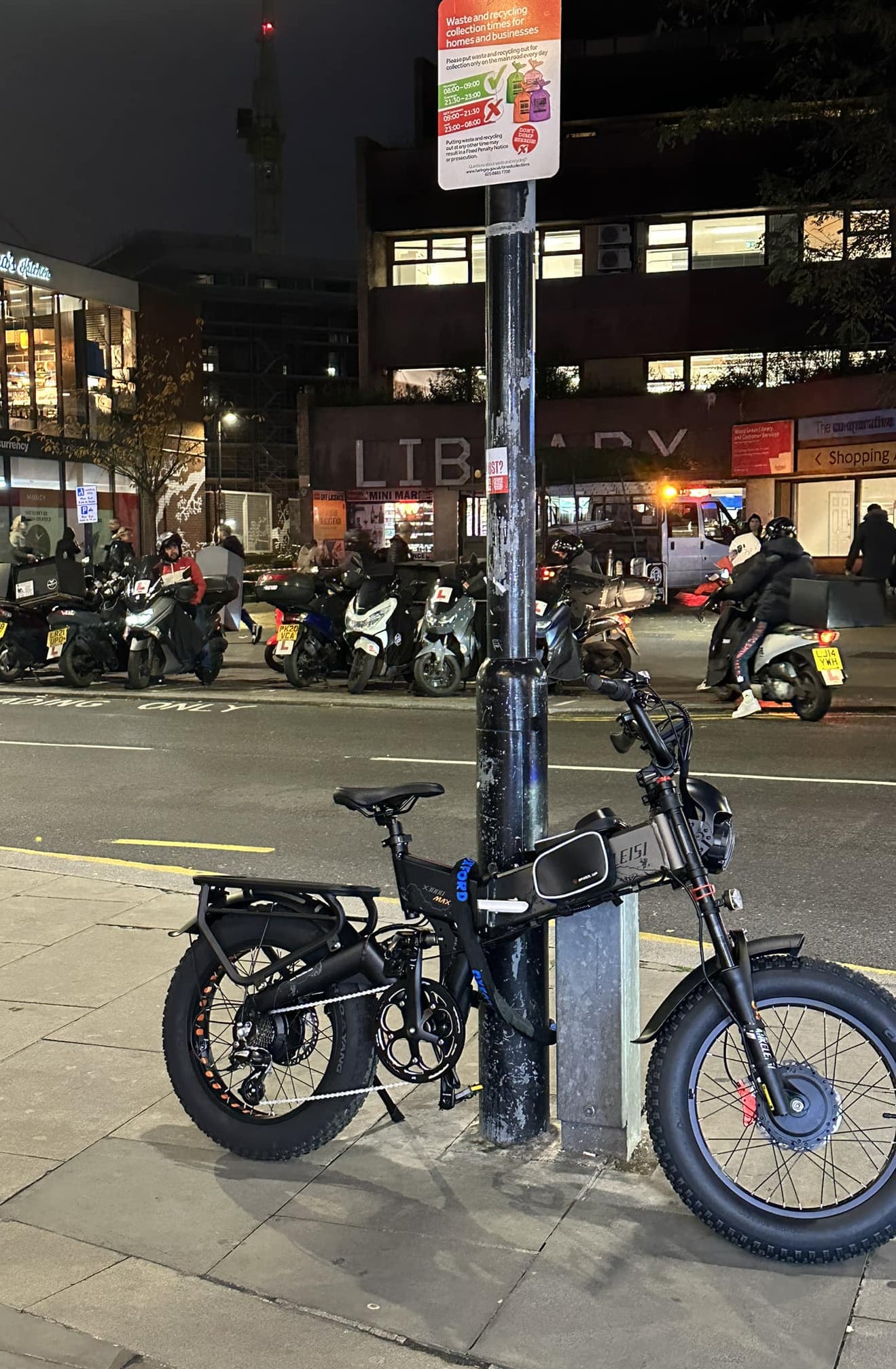 Scène urbaine du vélo X3000MAX